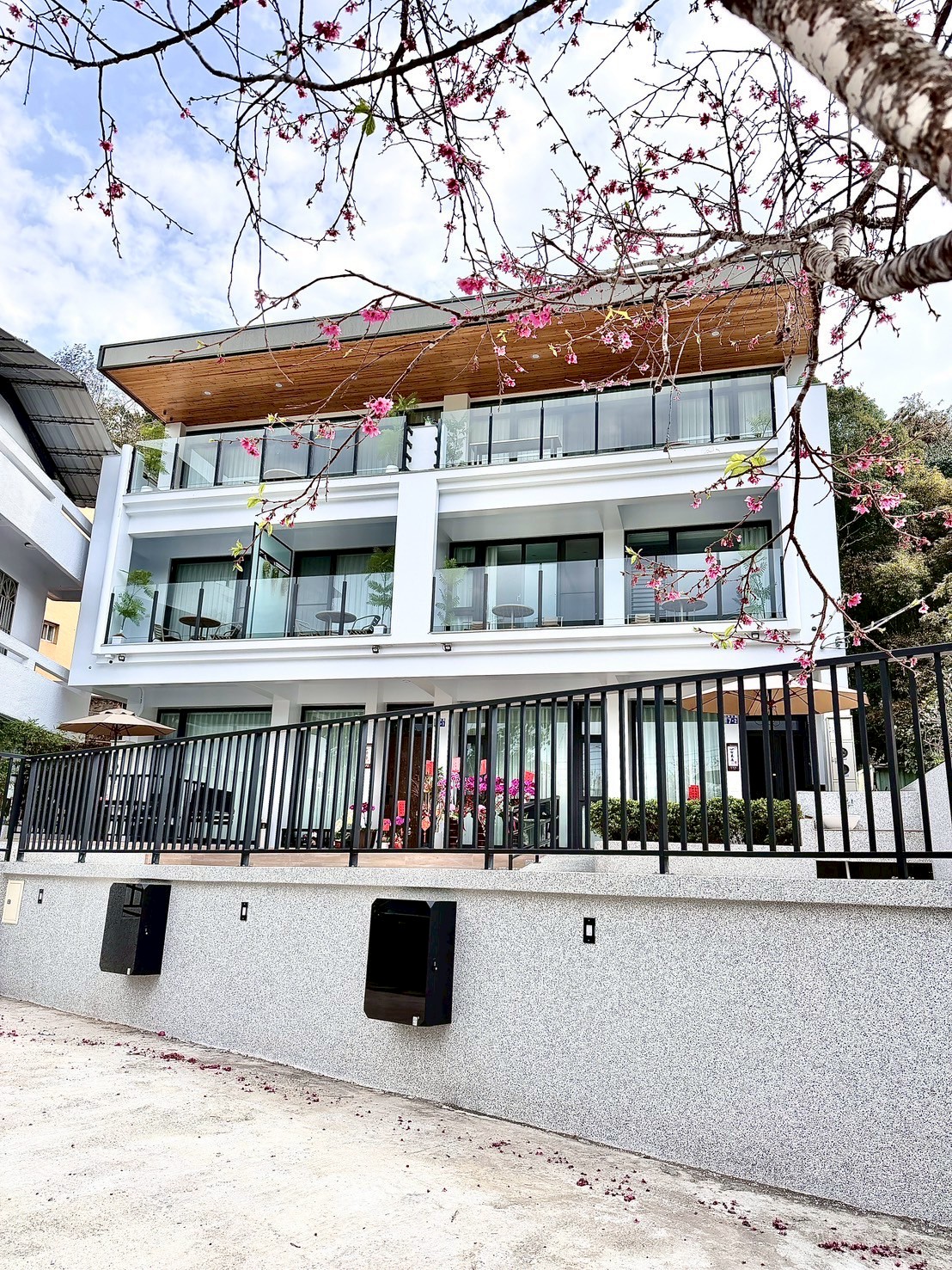 一棟建築，兩個空間